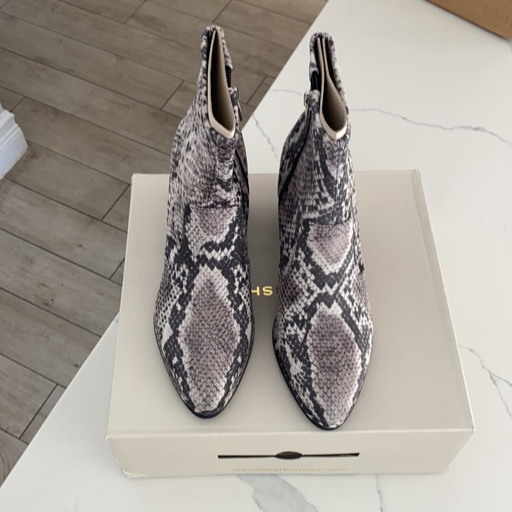 Nwt Marc Fisher Snakeprint Stretch Bootie 6 - image 4